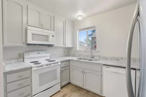 Kitchen - 1908 Shady Acre Cir, Encinitas, CA 92024 photo 3 of 5