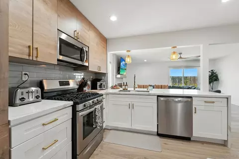 Kitchen - 10143 Allenwood Way, Santee, CA 92071 photo 5 of 7
