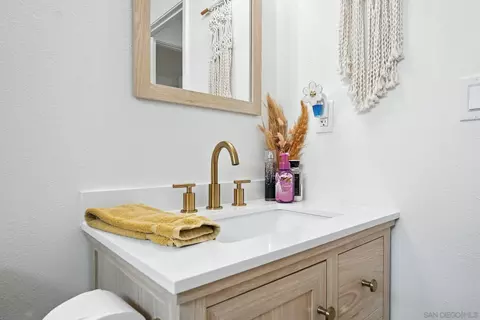 Bath - 10143 Allenwood Way, Santee, CA 92071 photo 3 of 6
