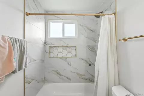 Bath - 10143 Allenwood Way, Santee, CA 92071 photo 5 of 6