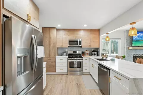 Kitchen - 10143 Allenwood Way, Santee, CA 92071 photo 6 of 7
