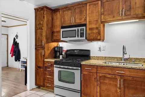 Kitchen - 10051 Casa De Oro Blvd, Spring Valley, CA 91977 photo 3 of 3