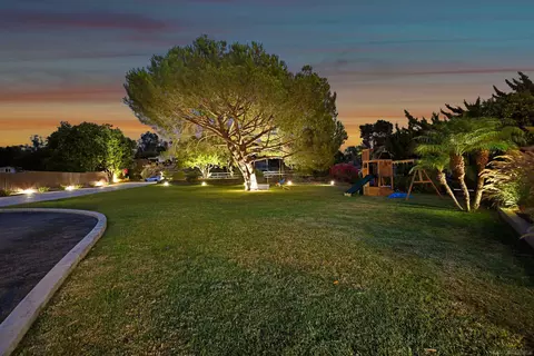 Exterior - 2326 Maelee Dr, Vista, CA 92084 photo 18 of 20