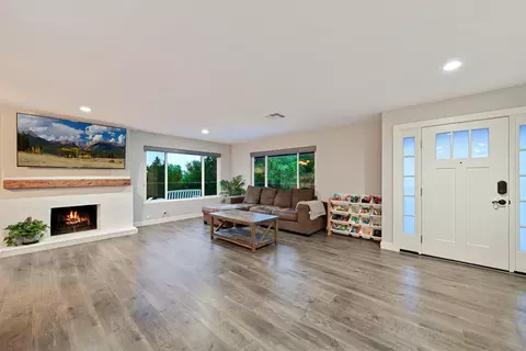 Living - 2326 Maelee Dr, Vista, CA 92084 photo 1 of 2