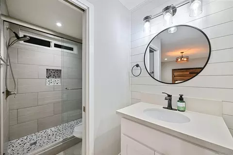 Bath - 2326 Maelee Dr, Vista, CA 92084 photo 1 of 3