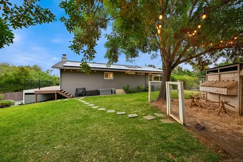 Exterior - 2326 Maelee Dr, Vista, CA 92084 photo 7 of 20