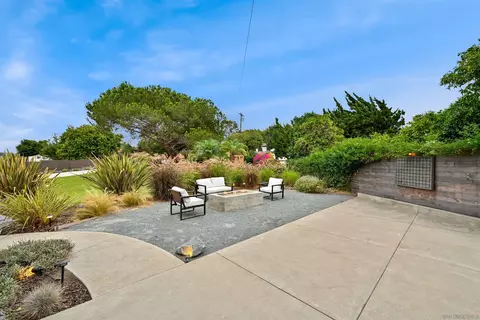 Exterior - 2326 Maelee Dr, Vista, CA 92084 photo 8 of 20