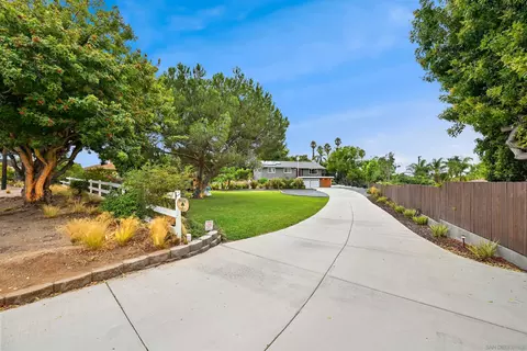 Exterior - 2326 Maelee Dr, Vista, CA 92084 photo 9 of 20