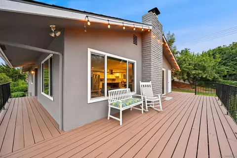 Exterior - 2326 Maelee Dr, Vista, CA 92084 photo 2 of 20