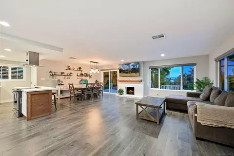 Living - 2326 Maelee Dr, Vista, CA 92084 photo 2 of 2