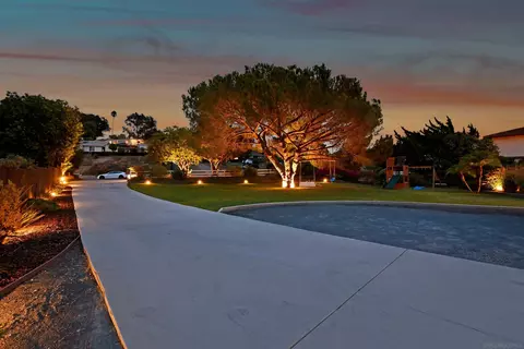 Exterior - 2326 Maelee Dr, Vista, CA 92084 photo 20 of 20