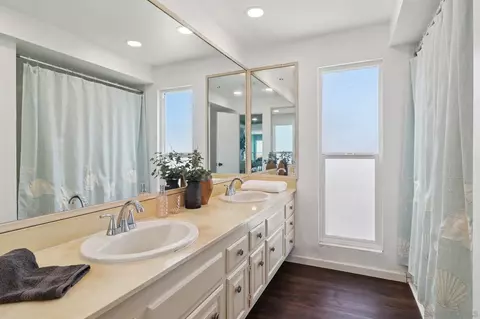 Bath - 58 Half Moon Bnd, Coronado, CA 92118 photo 2 of 2