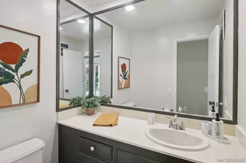 Bath - 58 Half Moon Bnd, Coronado, CA 92118 photo 1 of 2