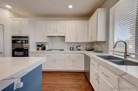 Kitchen - 45377 Aguila Ct, Temecula, CA 92592 photo 3 of 4