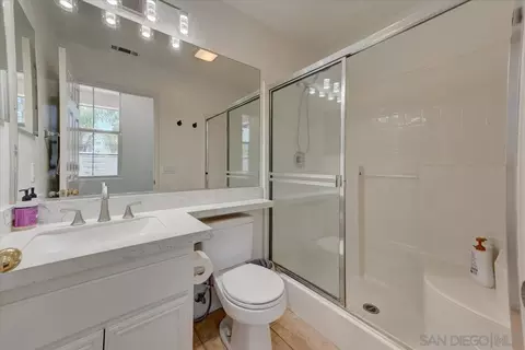 Bath - 45377 Aguila Ct, Temecula, CA 92592 photo 1 of 3