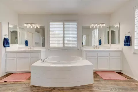Bath - 45377 Aguila Ct, Temecula, CA 92592 photo 2 of 3