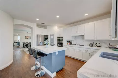 Kitchen - 45377 Aguila Ct, Temecula, CA 92592 photo 2 of 4