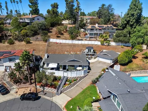 137 Bellerive Ct, Vista, CA 92084