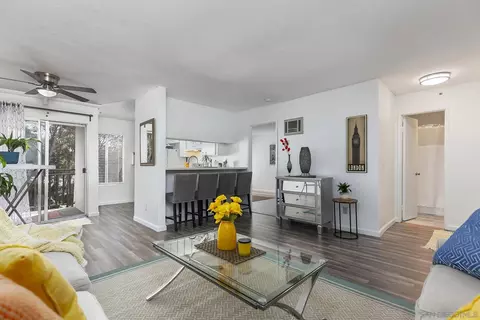 7506 Parkway Dr #202, La Mesa, CA 91942