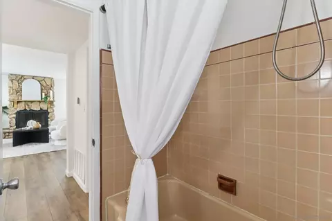 Bath - 118 W 8th Ave, Escondido, CA 92025 photo 4 of 7