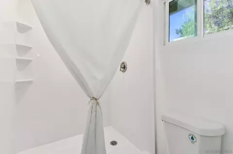 Bath - 118 W 8th Ave, Escondido, CA 92025 photo 2 of 7