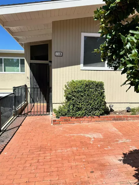 118 W 8th Ave, Escondido, CA 92025