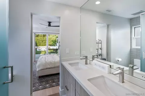 Bath - 1303 Hermes Ave, Encinitas, CA 92024 photo 3 of 5