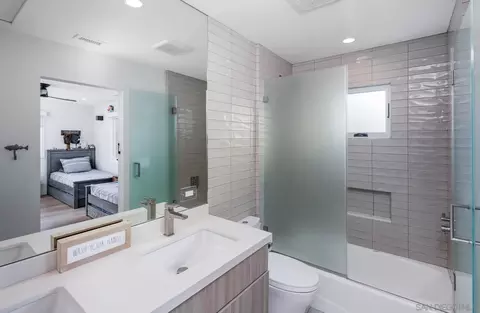 Bath - 1303 Hermes Ave, Encinitas, CA 92024 photo 4 of 5