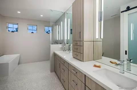Bath - 1303 Hermes Ave, Encinitas, CA 92024 photo 1 of 5