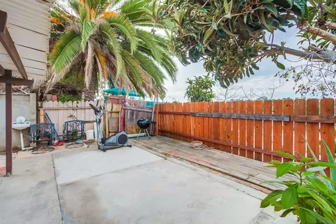 Exterior - 1034 Bartlett Dr, Vista, CA 92084 photo 6 of 7