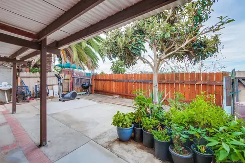 Exterior - 1034 Bartlett Dr, Vista, CA 92084 photo 5 of 7