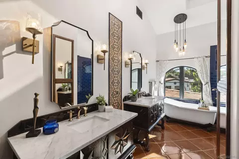 Bath - 2103 Sunnyside Ave, El Cajon, CA 92019 photo 1 of 3