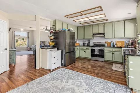Kitchen - 24084 Sargeant Rd, Ramona, CA 92065 photo 3 of 4