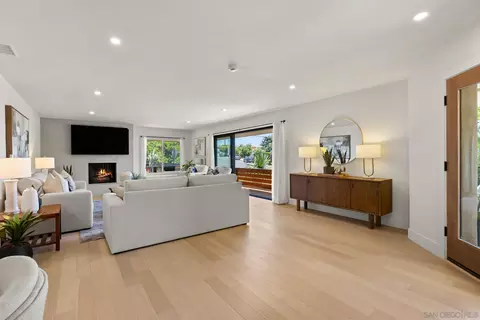 896 La Jolla Rancho Rd, La Jolla, CA 92037 photo 5
