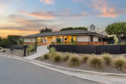 896 La Jolla Rancho Rd, La Jolla, CA 92037 photo 3