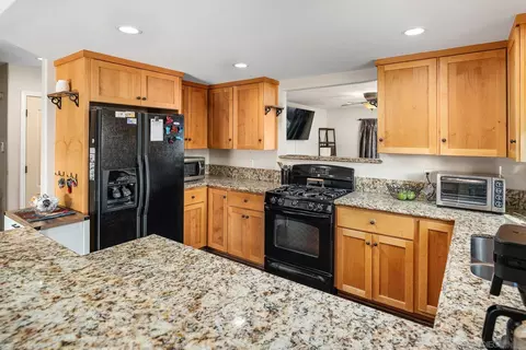 Kitchen - 8944 Bower Ln, Lakeside, CA 92040 photo 2 of 4