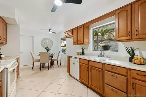 Kitchen - 3918 Calavo Dr, La Mesa, CA 91941 photo 2 of 3