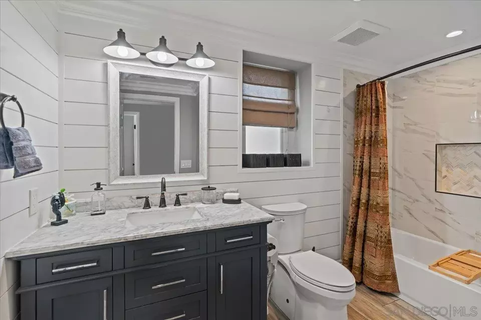 Bath - 22682 S Canada Ct, Lake Forest, CA 92630 photo 7 of 7