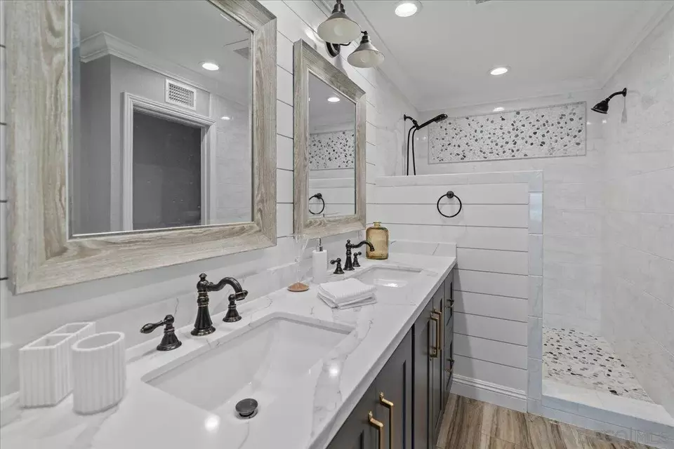 Bath - 22682 S Canada Ct, Lake Forest, CA 92630 photo 4 of 7