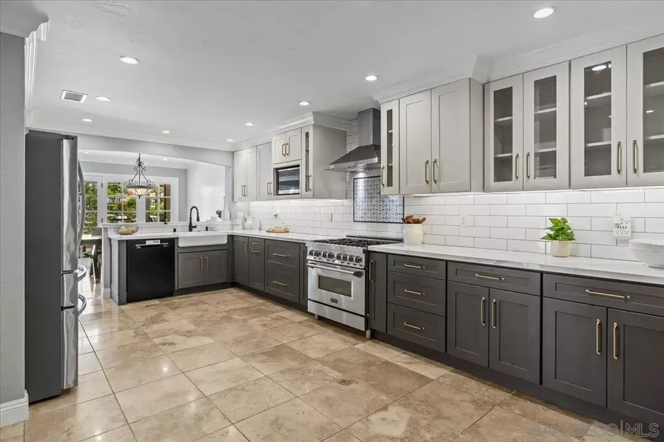 Kitchen - 22682 S Canada Ct, Lake Forest, CA 92630 photo 4 of 4