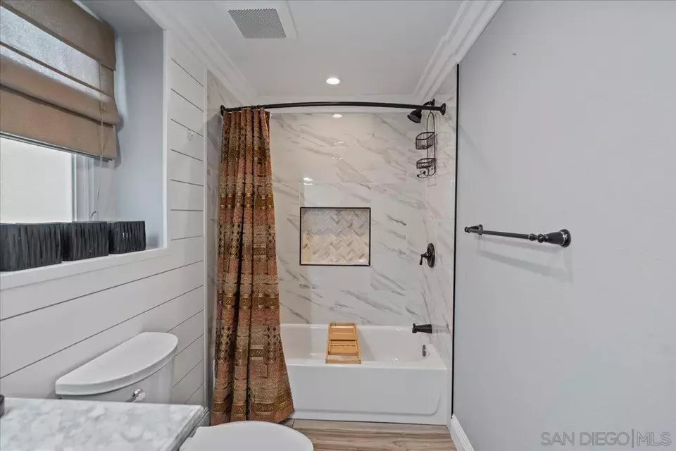 Bath - 22682 S Canada Ct, Lake Forest, CA 92630 photo 5 of 7