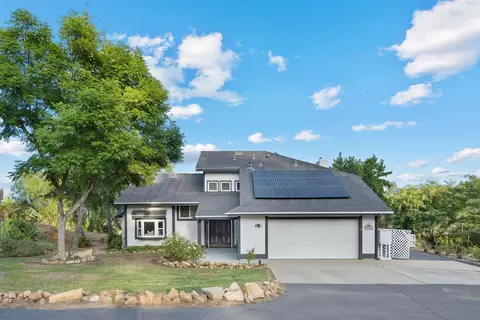 Exterior - 28793 Stonegate Dr, Valley Center, CA 92082 photo 2 of 13