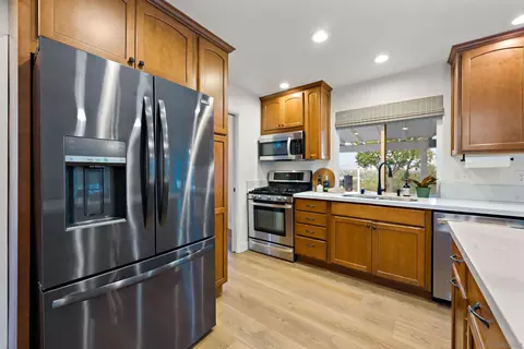 Kitchen - 28793 Stonegate Dr, Valley Center, CA 92082 photo 3 of 4