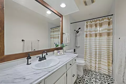 Bath - 28793 Stonegate Dr, Valley Center, CA 92082 photo 2 of 4