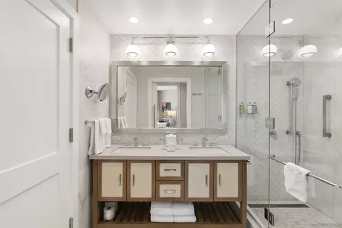 Bath - 1500 Orange Ave #26, Coronado, CA 92118 photo 4 of 5