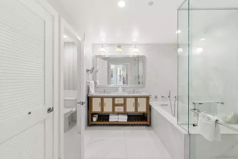 Bath - 1500 Orange Ave #26, Coronado, CA 92118 photo 1 of 5
