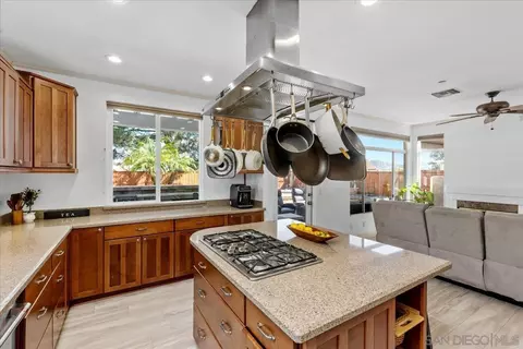 Kitchen - 2412 Starlight Gln, Escondido, CA 92026 photo 4 of 5
