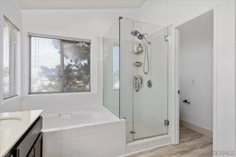Bath - 2412 Starlight Gln, Escondido, CA 92026 photo 2 of 4