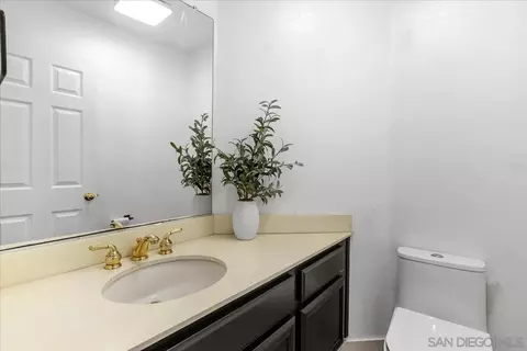 Bath - 2412 Starlight Gln, Escondido, CA 92026 photo 4 of 4