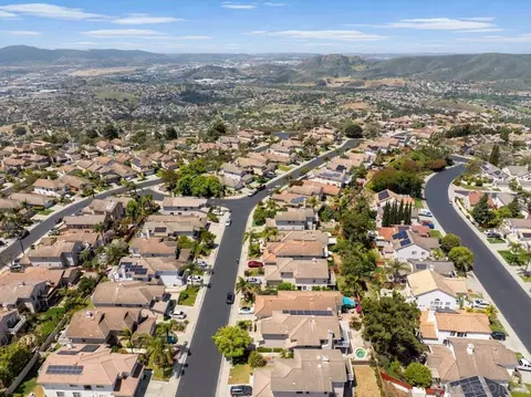 View/Area - 2412 Starlight Gln, Escondido, CA 92026 photo 3 of 10